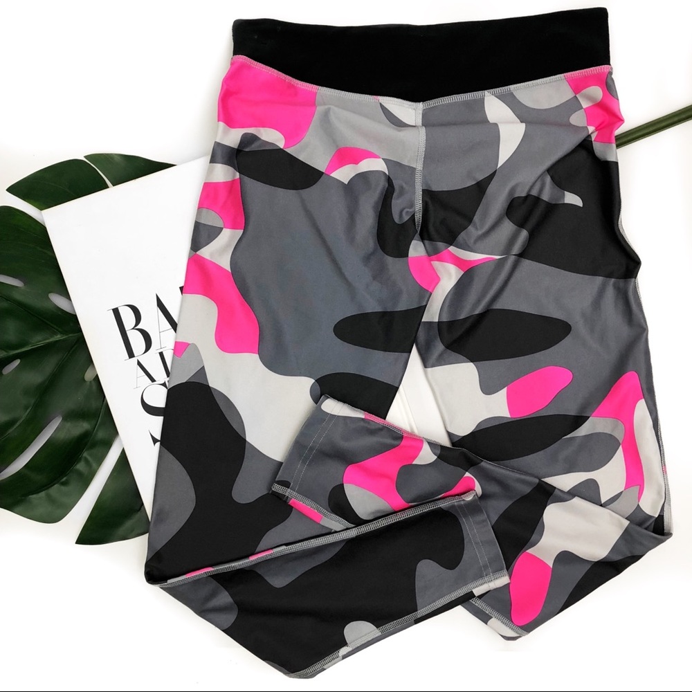 Nike pink camo print legging in pink and gray - Picture 3 of 7